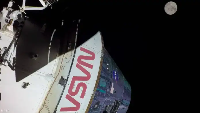 أوريون تعود إلى الأرض بعد رحلة حول القمر