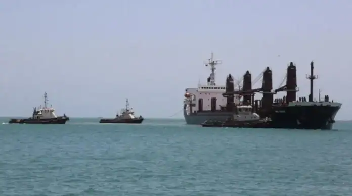 إطلاق نار على سفن في مضيق هرمز يثير القلق
