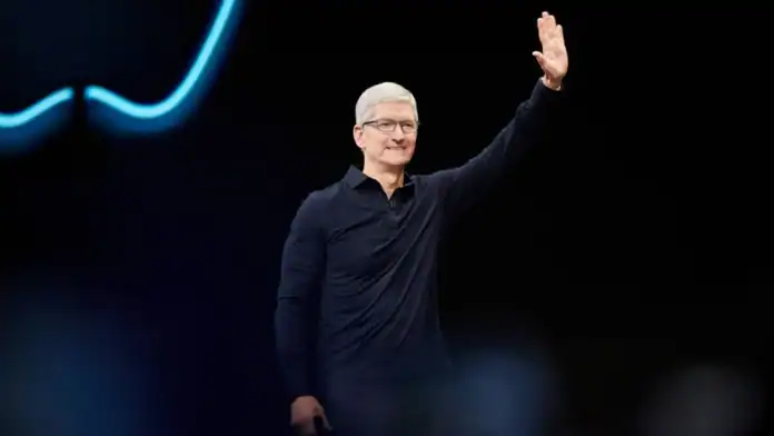 تيم كوك يترك قيادة أبل وجون تيرنوس يخلفه