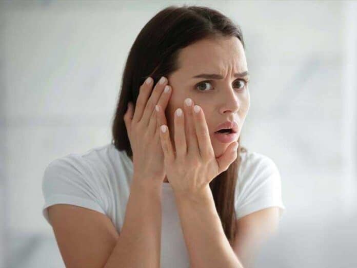 كيف يؤثر التوتر على الجلد؟