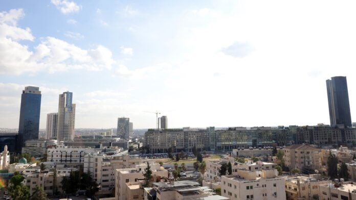 طقس الأردن اليوم: أجواء باردة وتحسن تدريجي