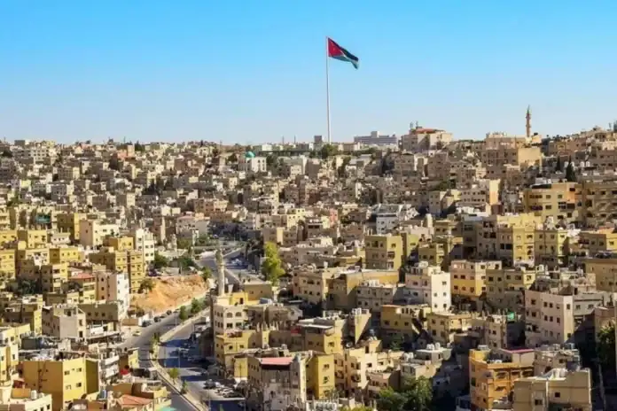 طقس الأردن: انخفاض الحرارة وتحذيرات من الغبار