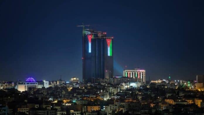 عرض ضوئي في عمّان احتفالًا بعيد الاستقلال 80
