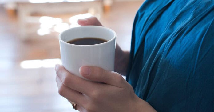 هل شرب القهوة على الريق مفيد أم مضر؟