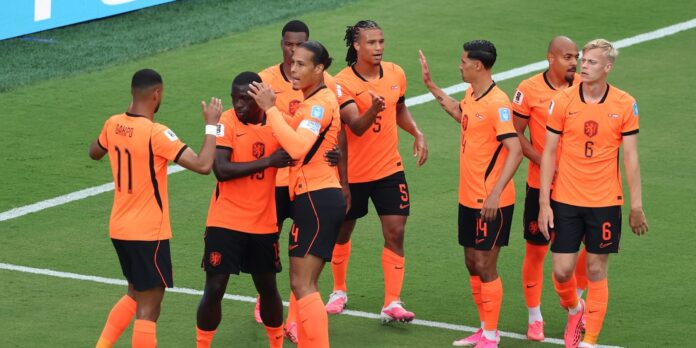 هولندا تتصدر وأمريكا وأستراليا إلى دور الـ32