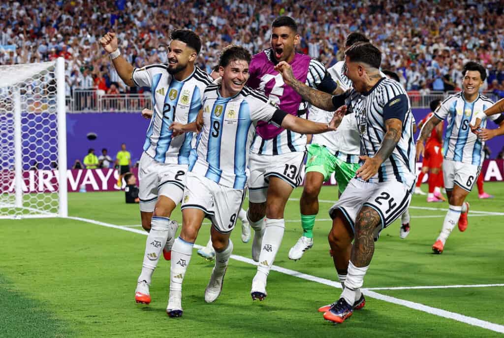كأس العالم 2026: إنجلترا والأرجنتين تبلغان نصف النهائي بعد مواجهتين مثيرتين