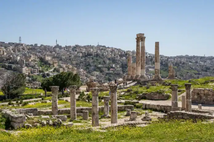 طقس الأردن حتى السبت.. أجواء معتدلة وحرارة في الأغوار