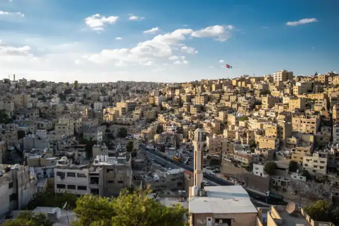 الكتلة الحارة مستمرة في الأردن والحرارة تصل 44 درجة