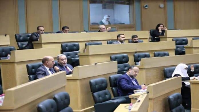 النواب يقرون انتخاب مجلس بلدي جديد خلال عام من الحل