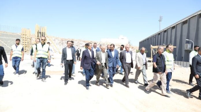 رئيس الديوان الملكي يتفقد المبادرات الملكية التنموية في الزرقاء