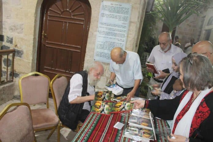 احتفاء بأعمال محمود عيسى موسى الروائية في بيت عرار