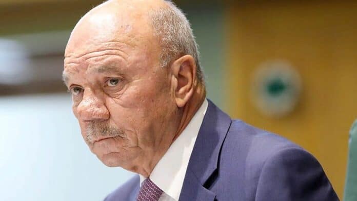 1020232117444127512926 رئيس مجلس الأعيان فيصل الفايز خلال مؤتمر جمعية الجراحين الأردنية الـ54 في عمّان
